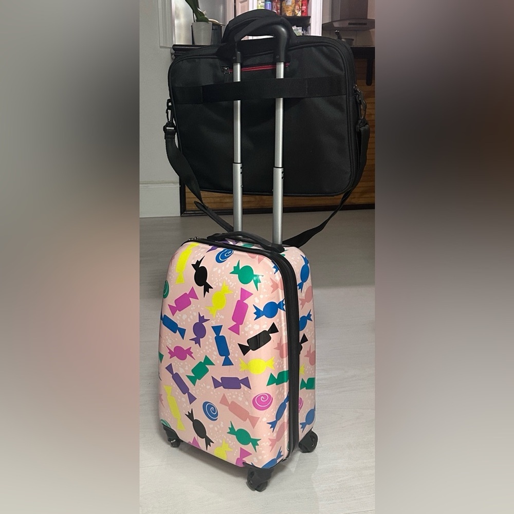 Laptop Case Logic Stylish Black Bag with Shoulder Strap - Picture 4 of 17